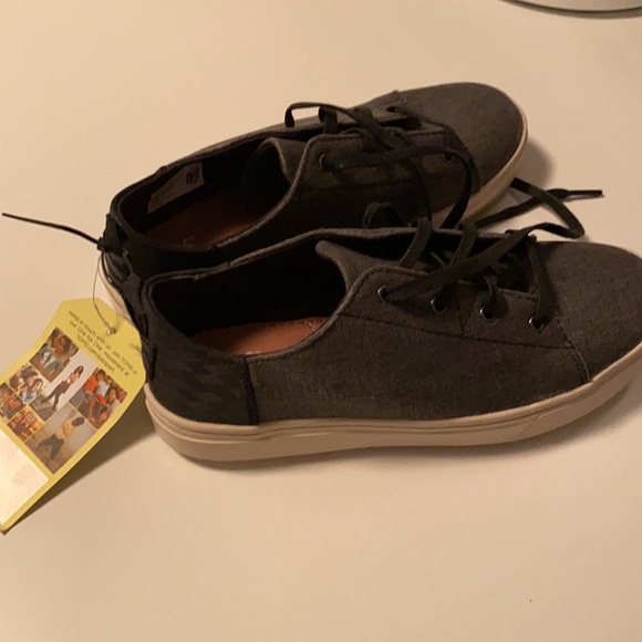 toms youth sneakers - Picture 2 of 2